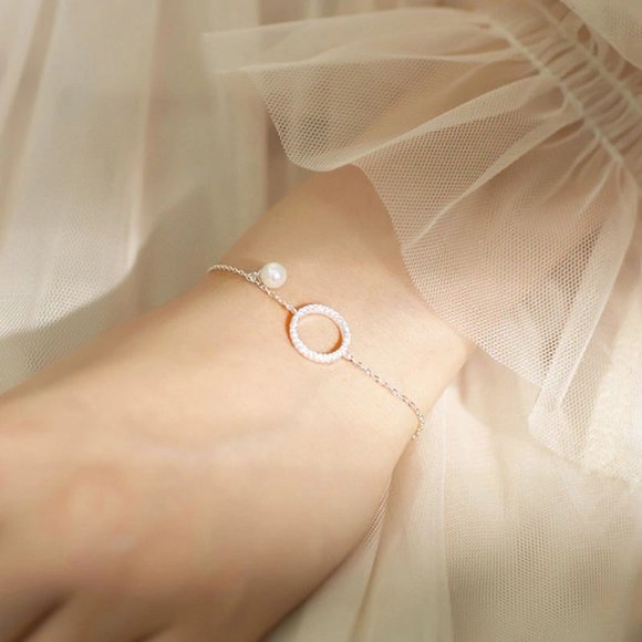 925 Sterling Silver Diamond Circle Pearl Bracelet - Picture 2 of 8